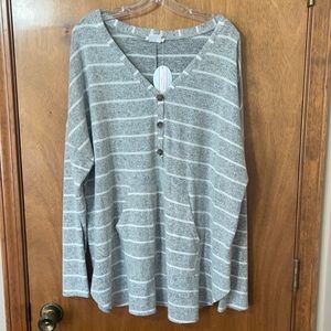 Main Strip CURVY NWT Light Grey Sweater